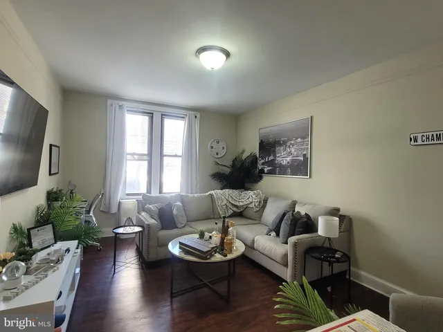 $1,795 | 2031 Locust Street, Unit 305, Philadelphia, PA 19103