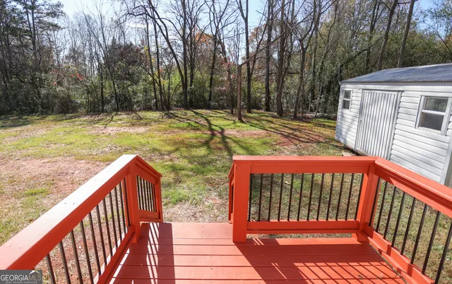a view of a backyard with a house
