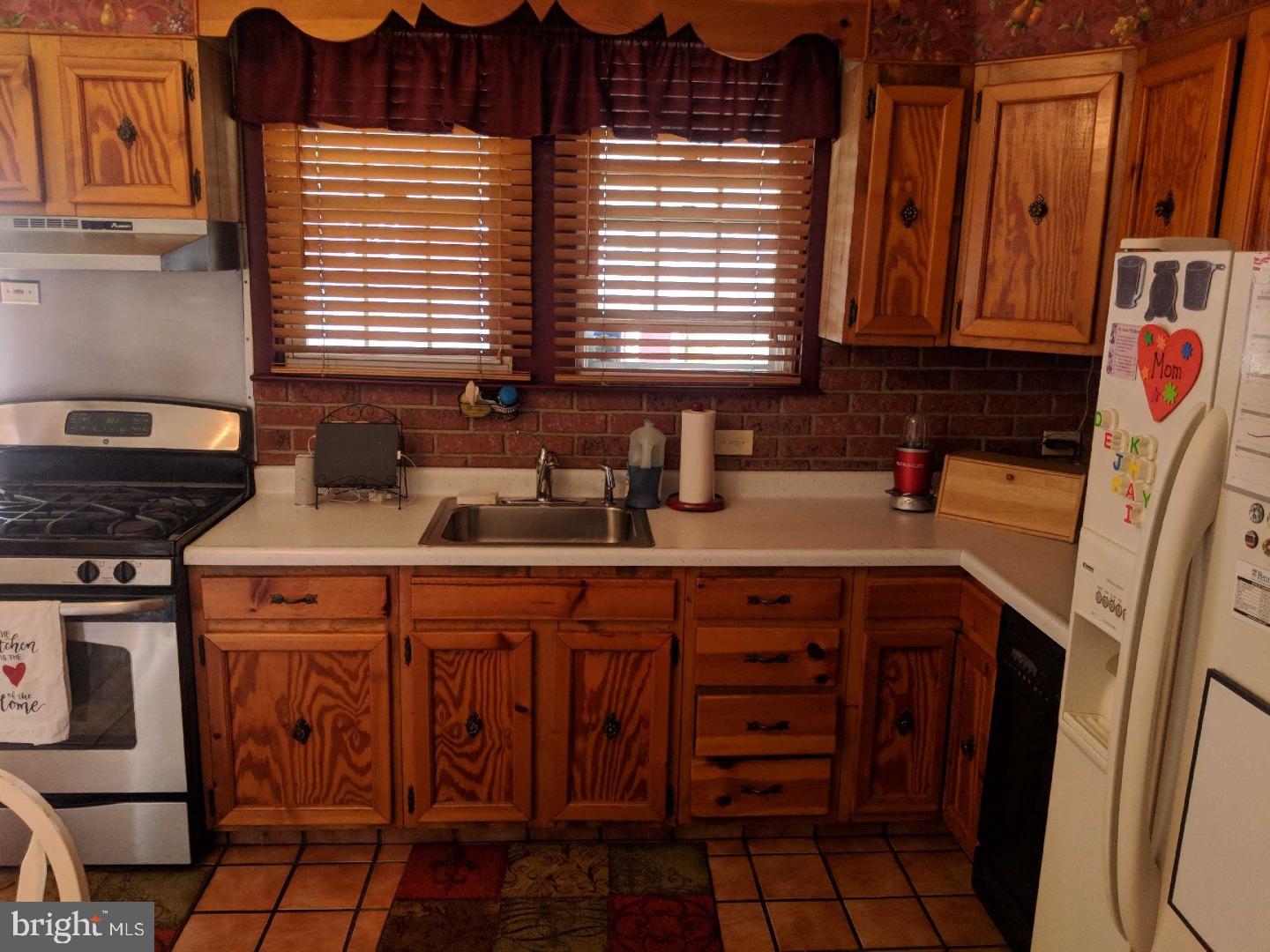 6329 Martins Mill Road Philadelphia, PA 19111 - Photo 10 of 18 Kitchen