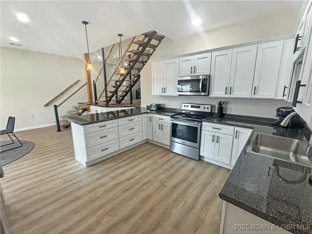 $7,500,000 | 120 Carson Drive, Sunrise Beach, MO 65079