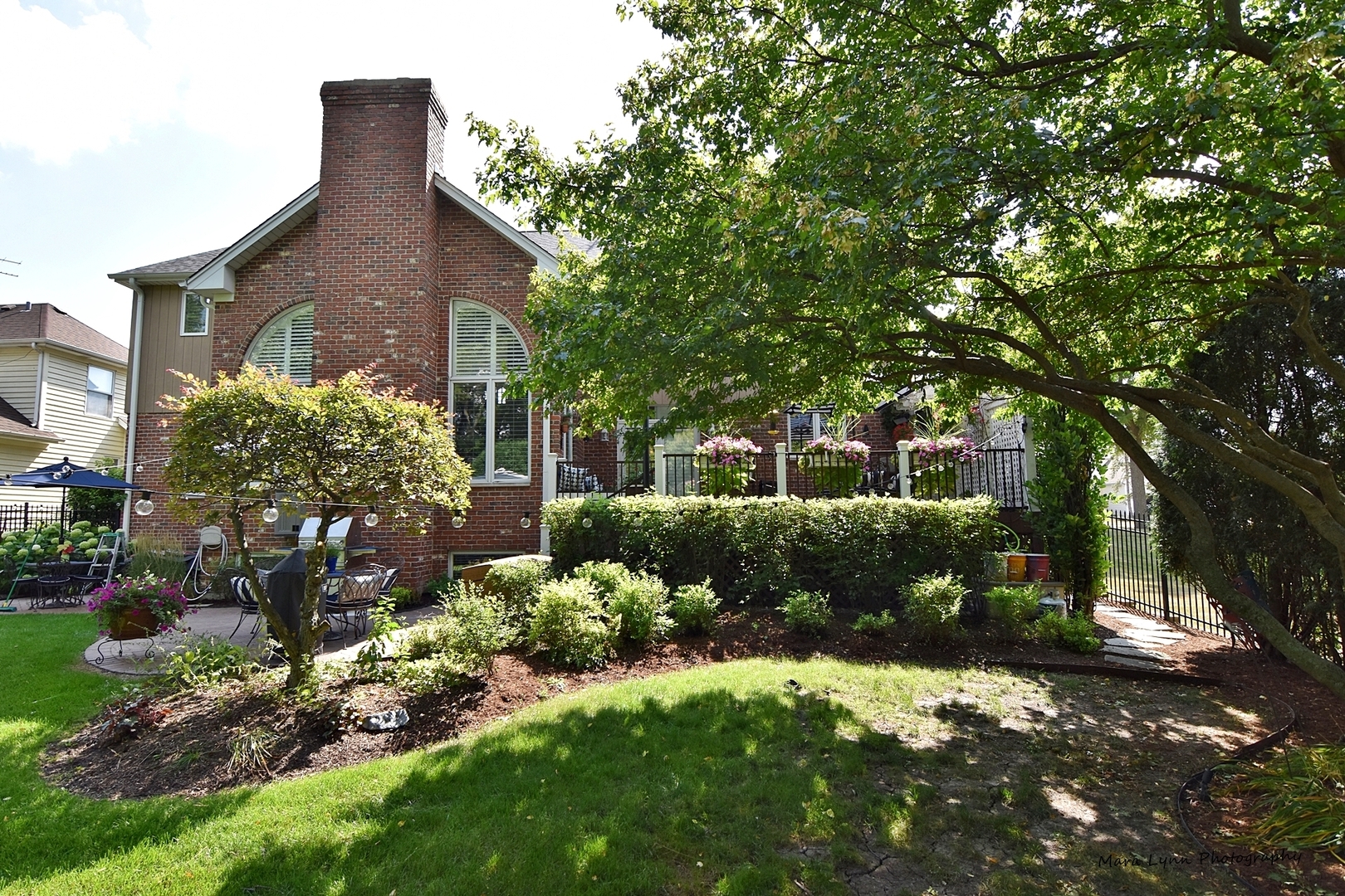 1914 North Ridge Avenue Arlington Heights, IL 60004 - Photo 45 of 50 a front view of a house with a yard