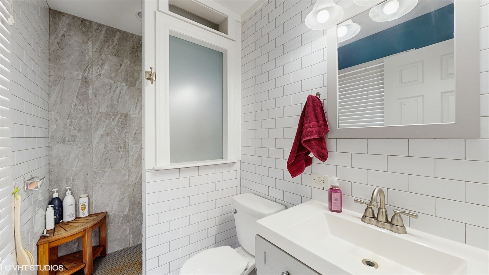 2606 Martin Drive Spring Grove, IL 60081 - Photo 15 of 32 a bathroom with a sink and a toilet