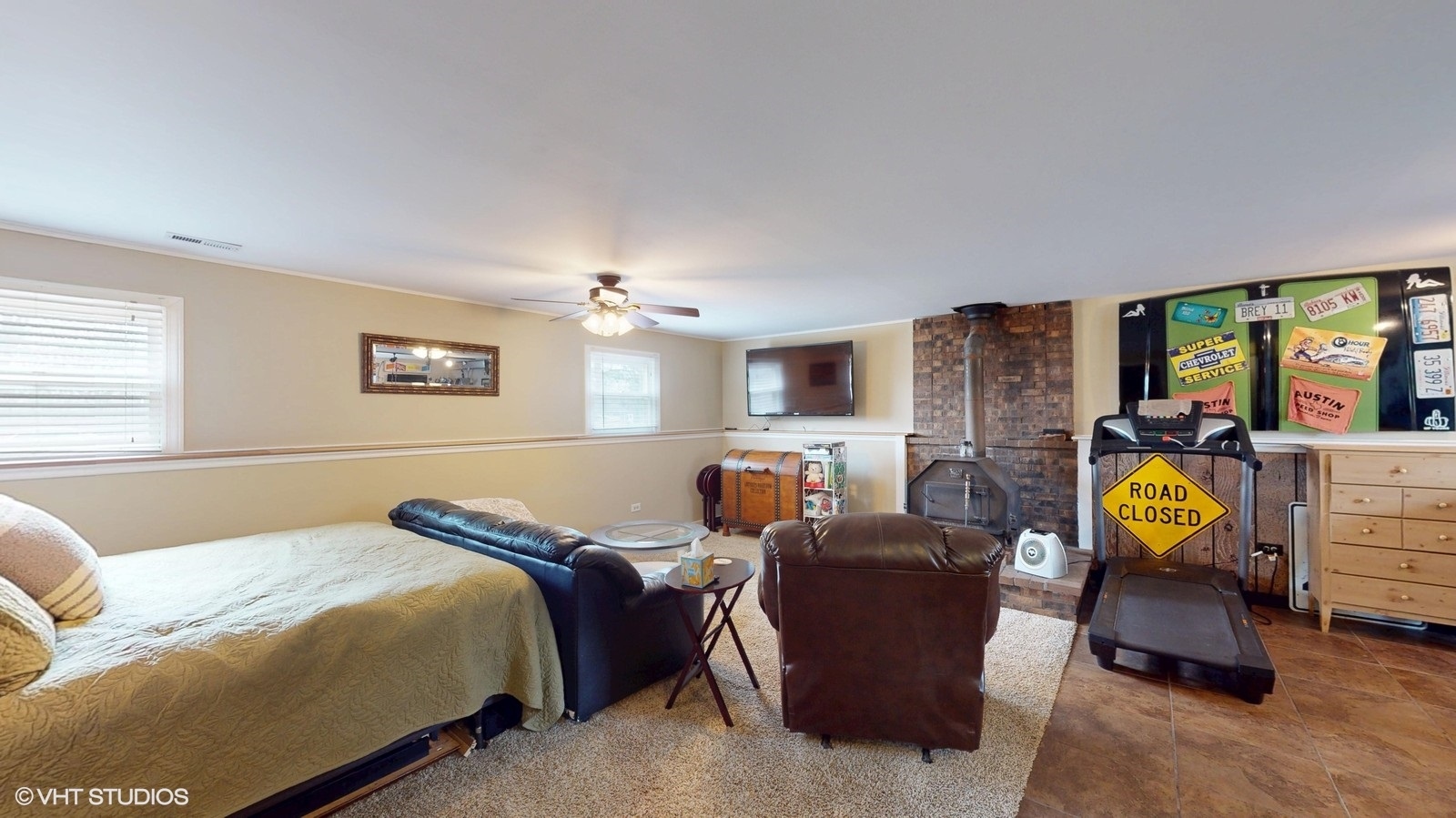 2606 Martin Drive Spring Grove, IL 60081 - Photo 17 of 32 a bed room with bed and window