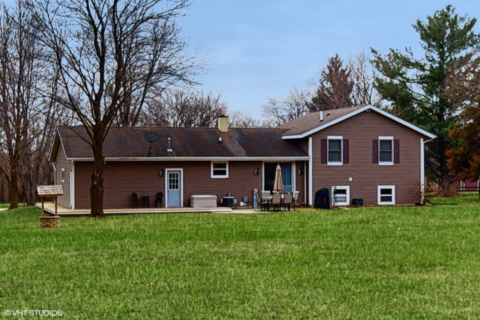 2606 Martin Drive Spring Grove, IL 60081 - Photo 25 of 32 a front view of house with yard and green space