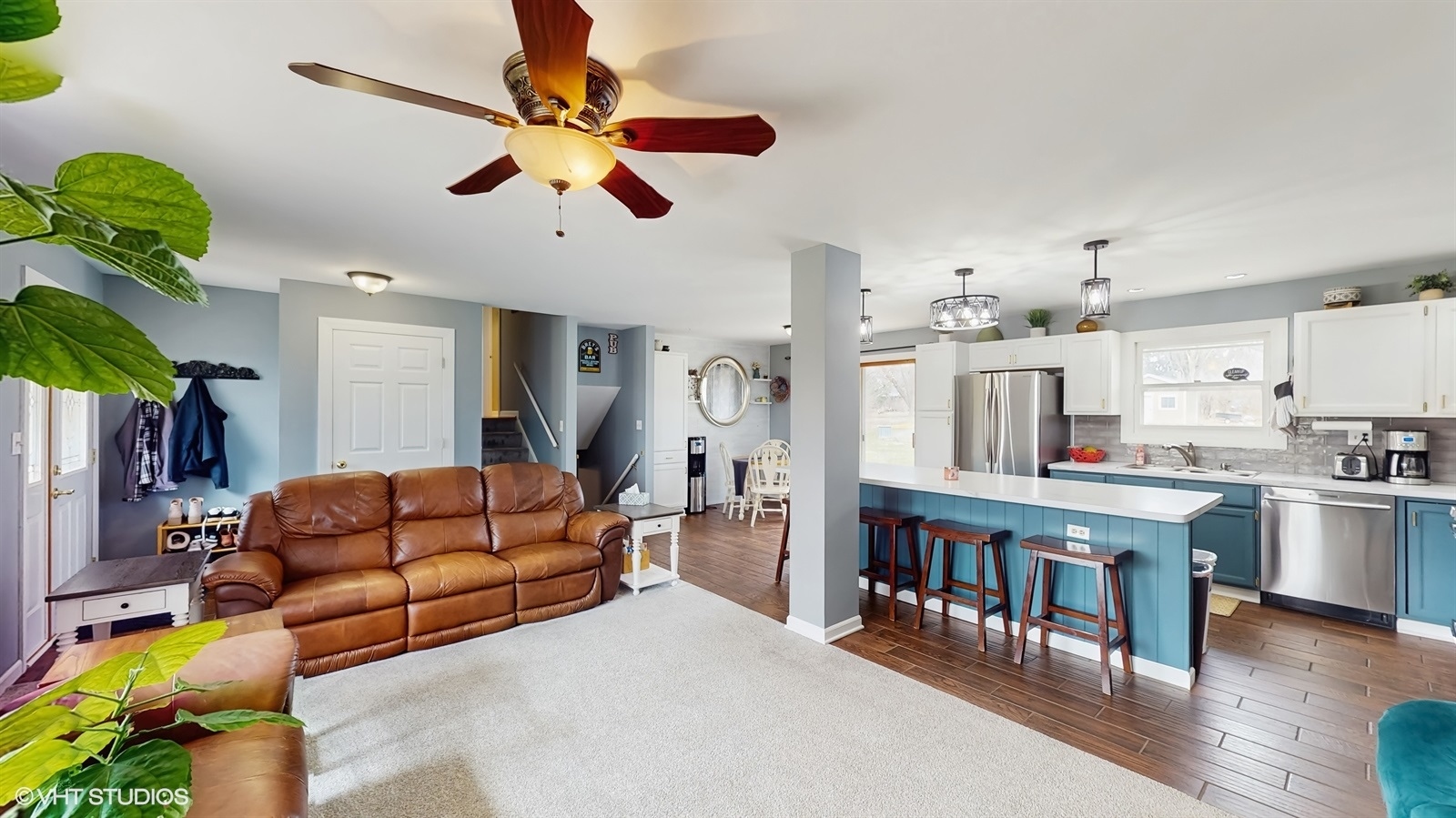 2606 Martin Drive Spring Grove, IL 60081 - Photo 3 of 32 a living room with furniture kitchen view and a chandelier