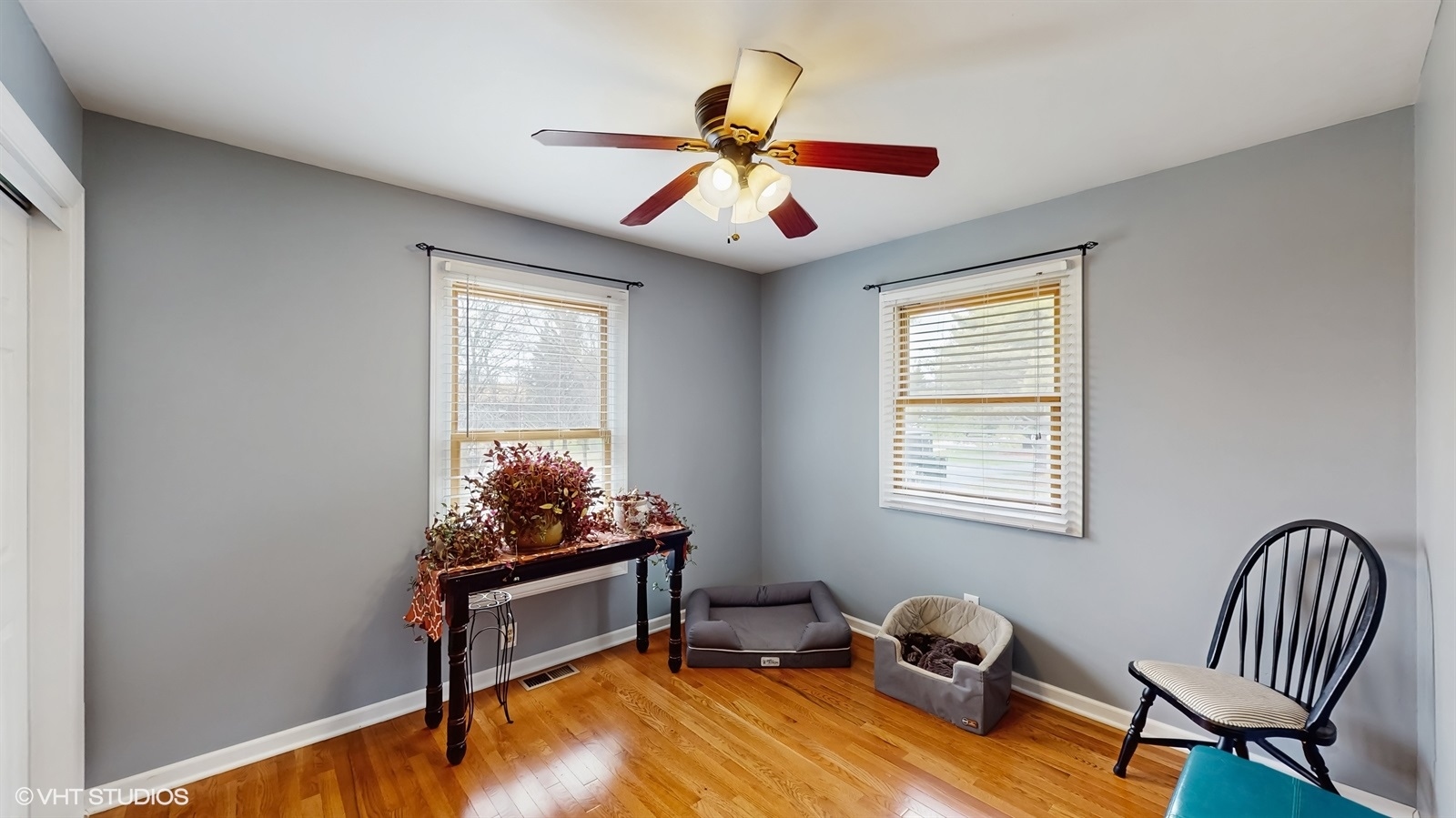 2606 Martin Drive Spring Grove, IL 60081 - Photo 8 of 32 a living room with furniture and a window