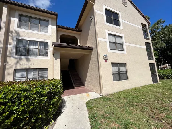 $1,500 | 4581 West McNab Road, Unit 22, Pompano Beach, FL 33069