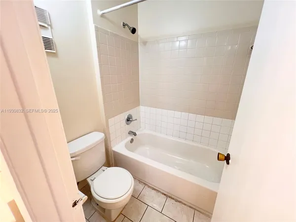 $1,500 | 4581 West McNab Road, Unit 22, Pompano Beach, FL 33069