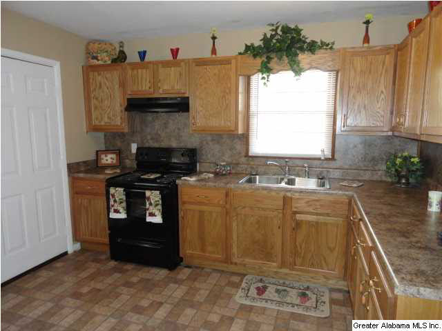 512 Bennett Road Adamsville, AL 35005 - Photo 5 of 19