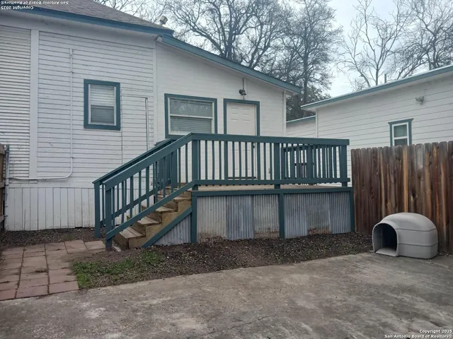 $1,050 | 212 Mclane Street, Unit B, San Antonio, TX 78212