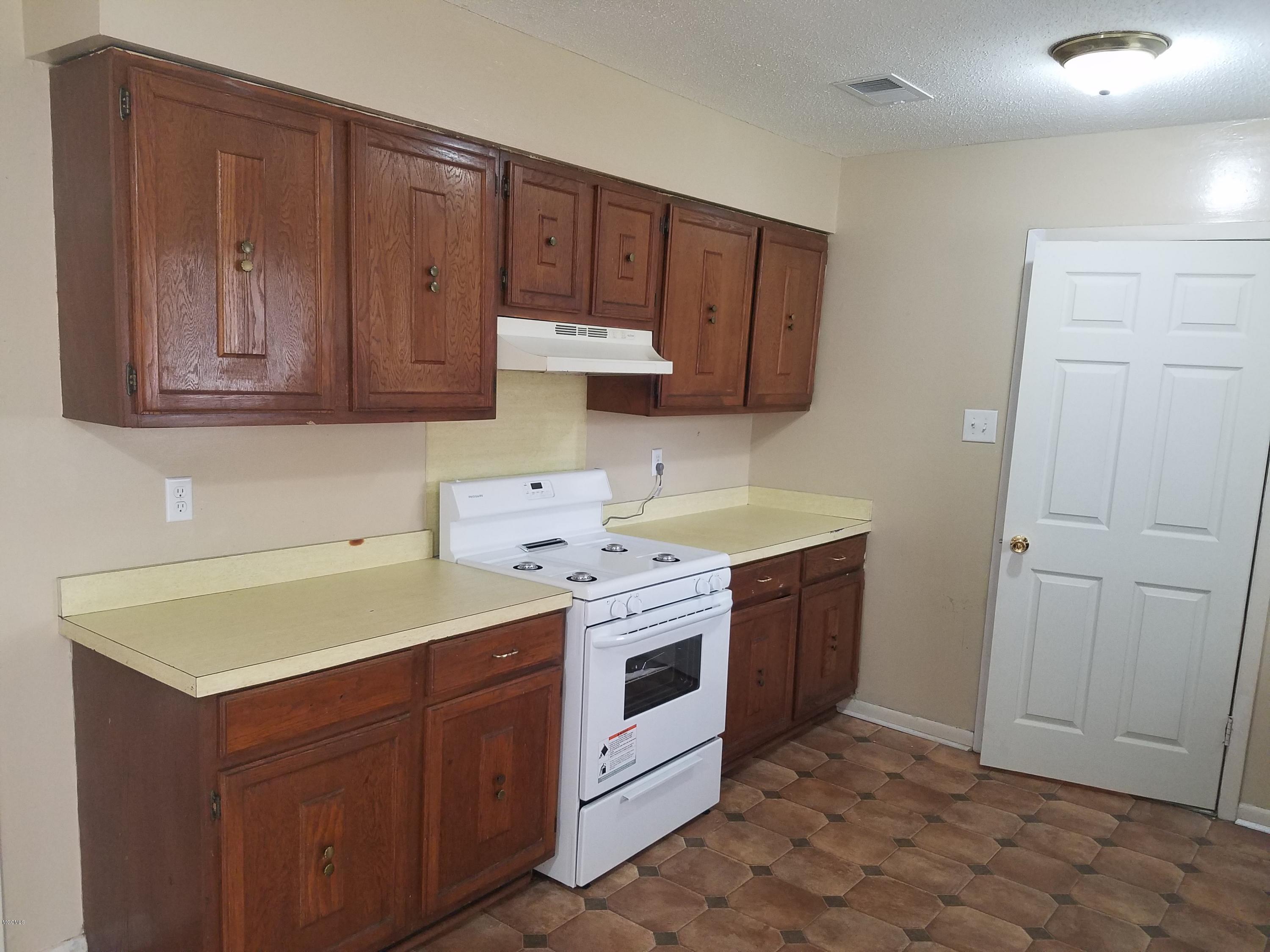 2602 George Street Gulfport, MS 39503 - Photo 3 of 15 20170217_102752