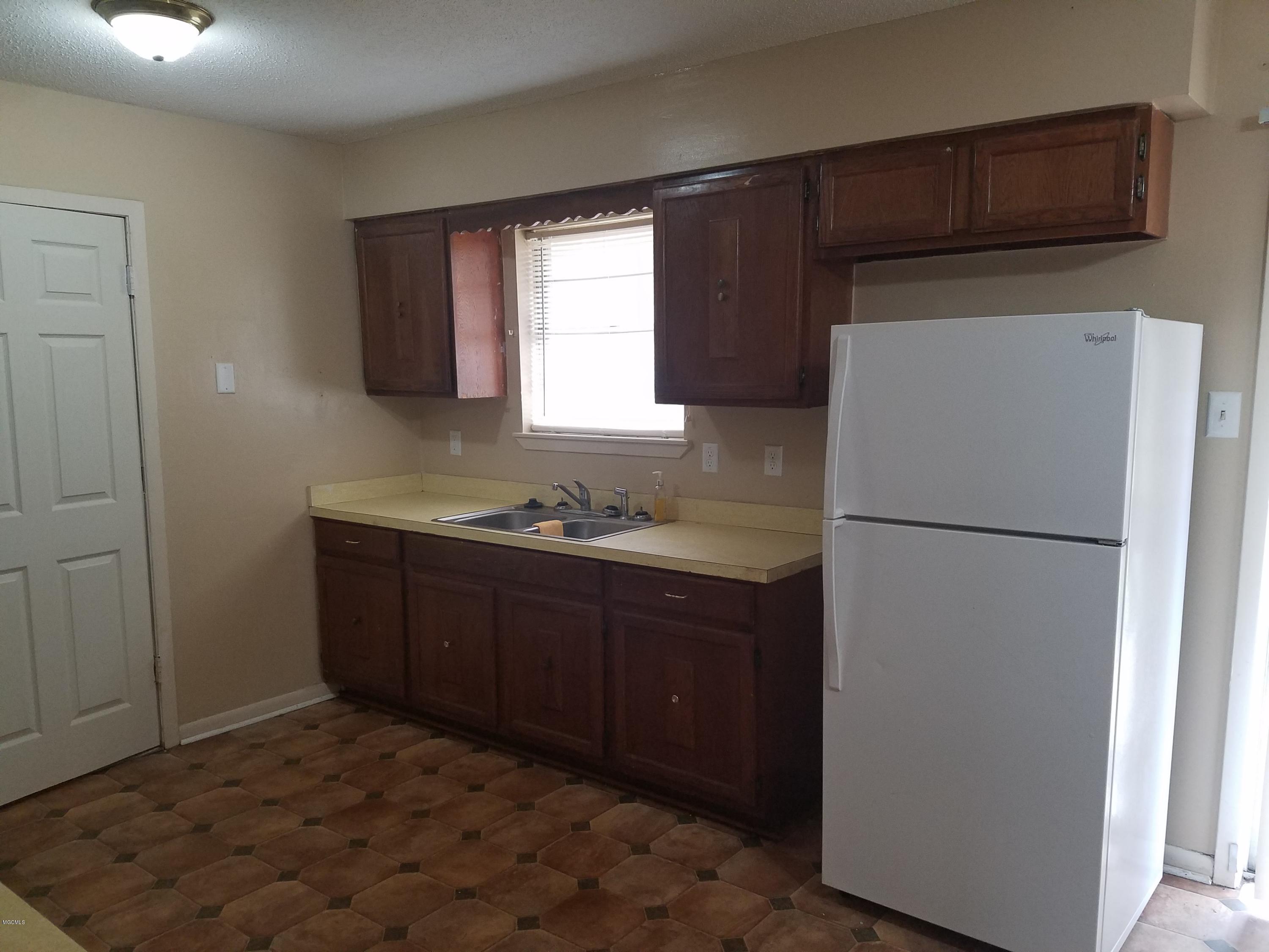 2602 George Street Gulfport, MS 39503 - Photo 4 of 15 20170217_102927
