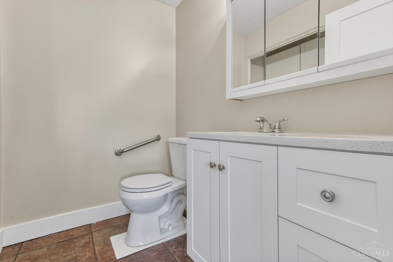 547 Davis Road, Unit 3 Cincinnati, OH 45255 - Photo 14 of 18