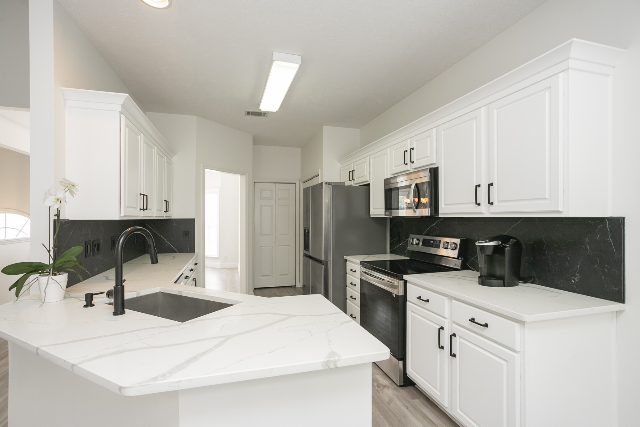 7337 Campton Road Nashville, TN 37211 - Photo 19 of 53 a kitchen with stainless steel appliances kitchen island granite countertop a sink stove and refrigerator