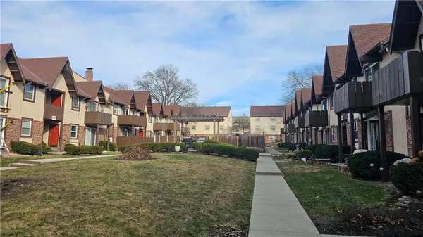 $160,000 | 6222 Robinson Street, Unit 3, Overland Park, KS 66202