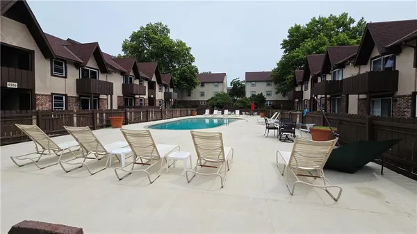 $160,000 | 6222 Robinson Street, Unit 3, Overland Park, KS 66202