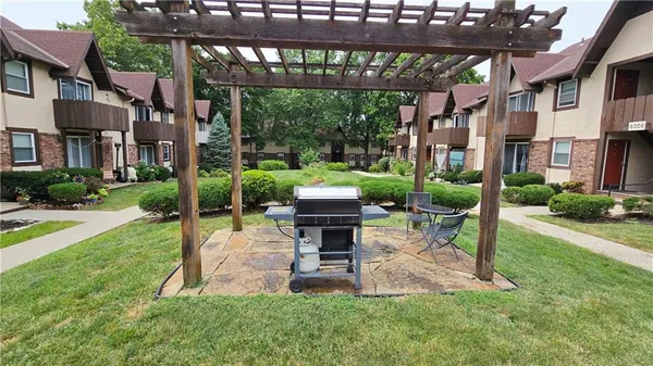 $160,000 | 6222 Robinson Street, Unit 3, Overland Park, KS 66202