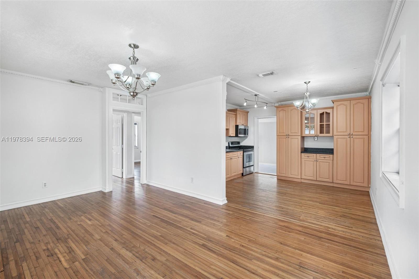 2862 Southwest 38th Court Miami, FL 33134 - Photo 7 of 67