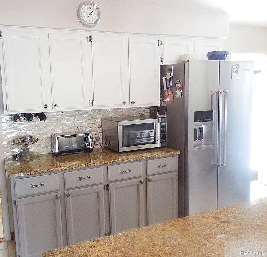 629 Rewold Drive Rochester, MI 48307 - Photo 5 of 9 RewoldKIT2, 629.jpg