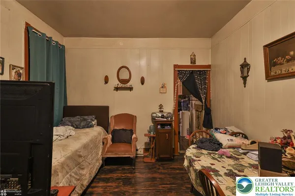 a bathroom with a toilet and a shower curtain