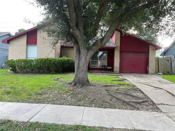 $1,900 | 1026 West Brompton Drive, Pearland, TX 77584