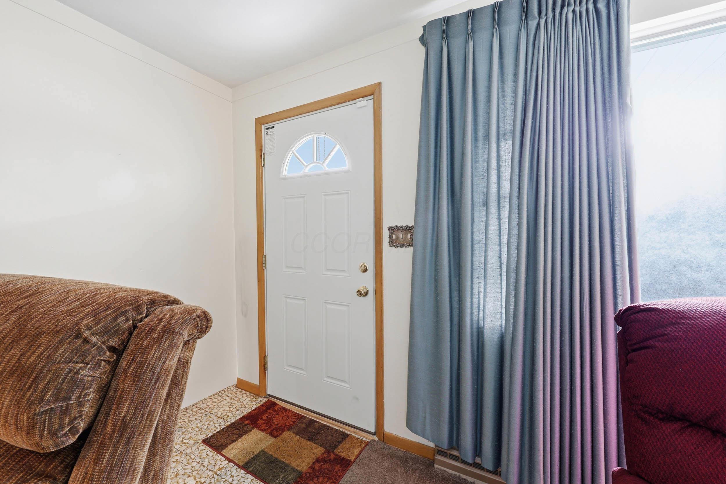 1437 Cunard Road Columbus, OH 43227 - Photo 4 of 28 5_072a2562
