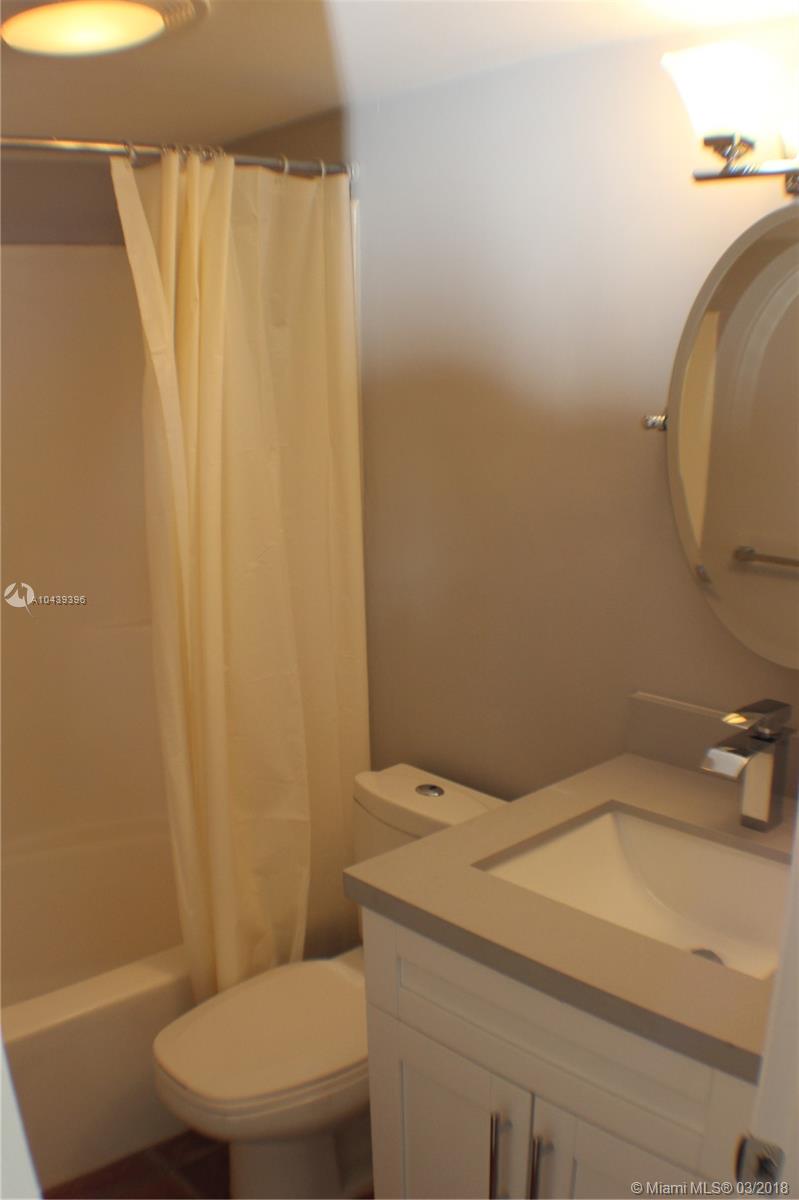 6356 Jack Rabbit Lane, Unit 6356 Miami Lakes, FL 33014 - Photo 3 of 13 Bathroom 1