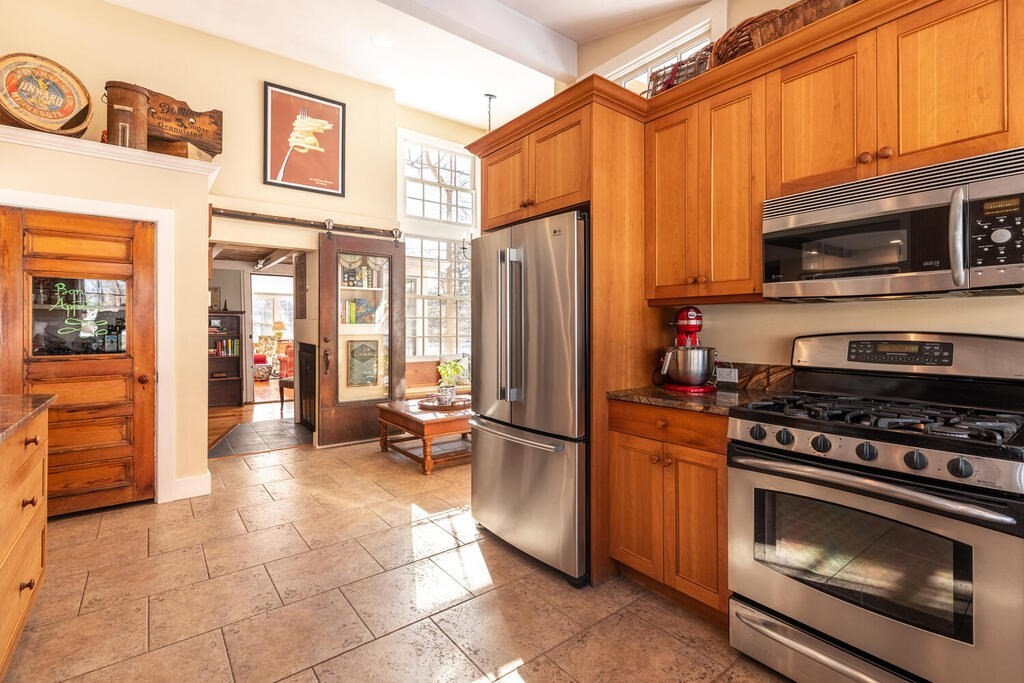 356 Main Street Amesbury, MA 01913 - Photo 19 of 42