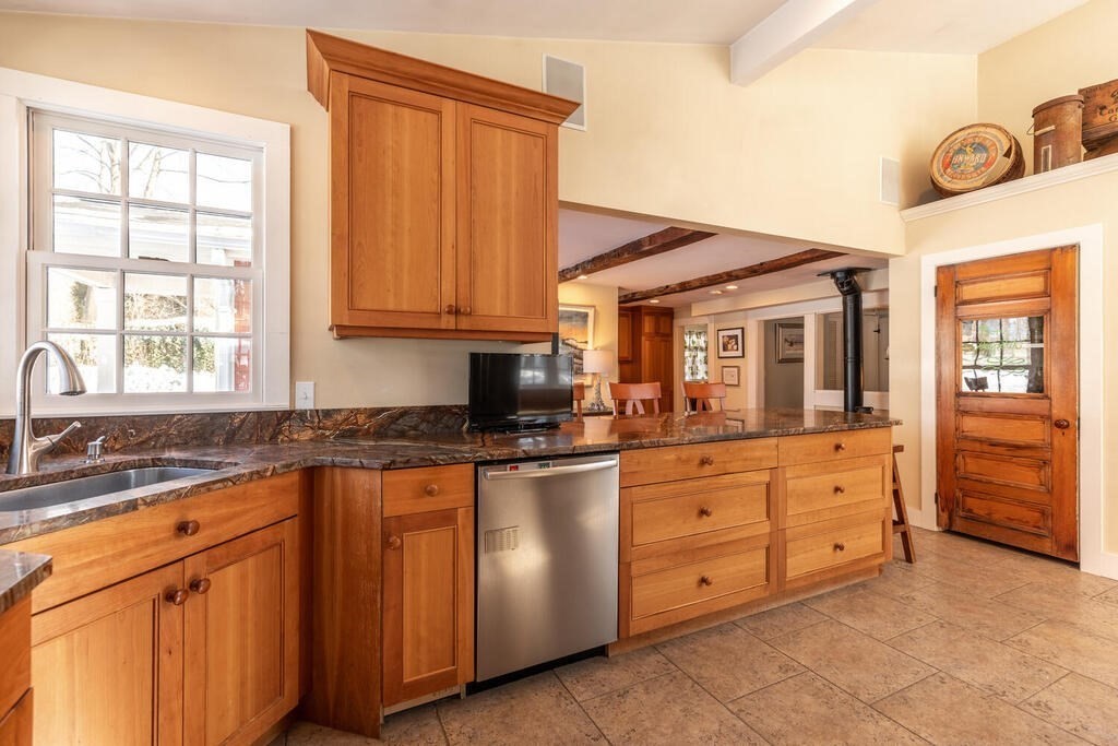 356 Main Street Amesbury, MA 01913 - Photo 25 of 42