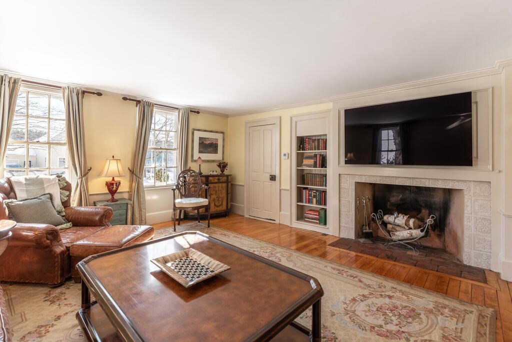 356 Main Street Amesbury, MA 01913 - Photo 6 of 42