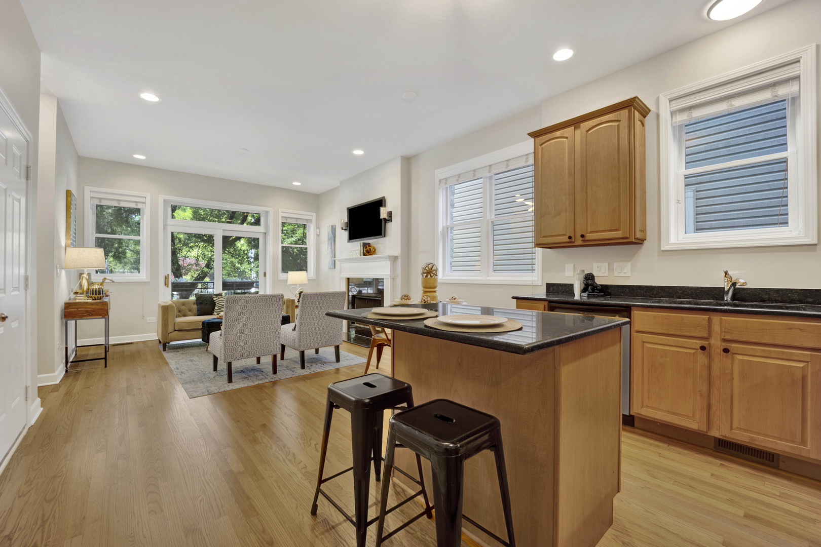 6025 North Ridge Avenue, Unit 1W Chicago, IL 60660 - Photo 5 of 27 Gallery Image 5