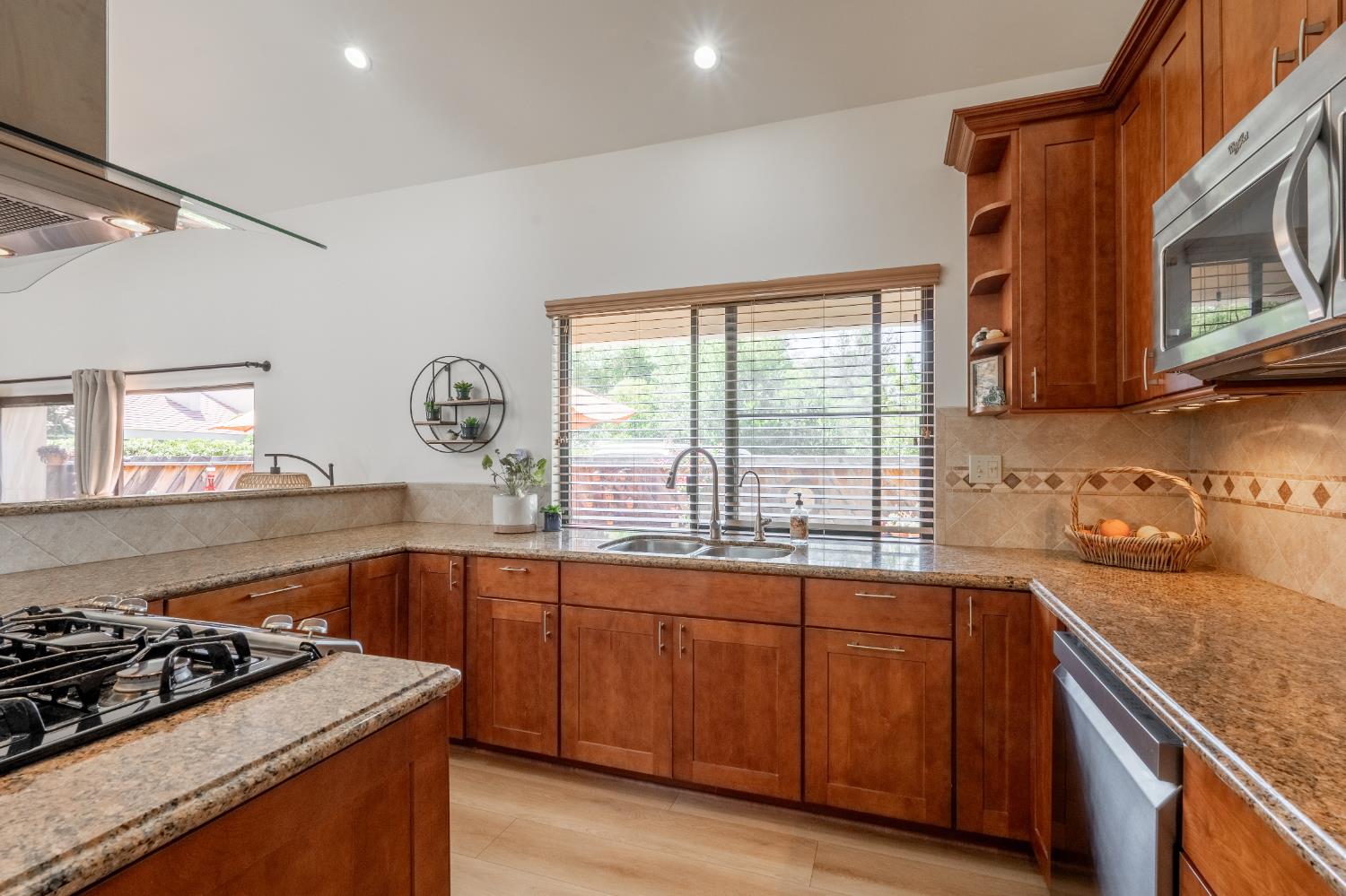 211 North Carrillo Road, Unit E Ojai, CA 93023 - Photo 11 of 28