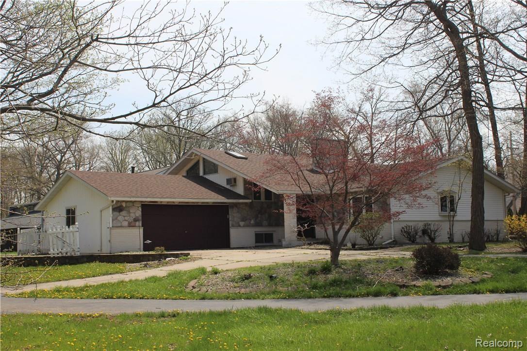 9255 Rucker Road Grosse Ile, MI 48138 - Photo 2 of 57 IMG_9608.JPG