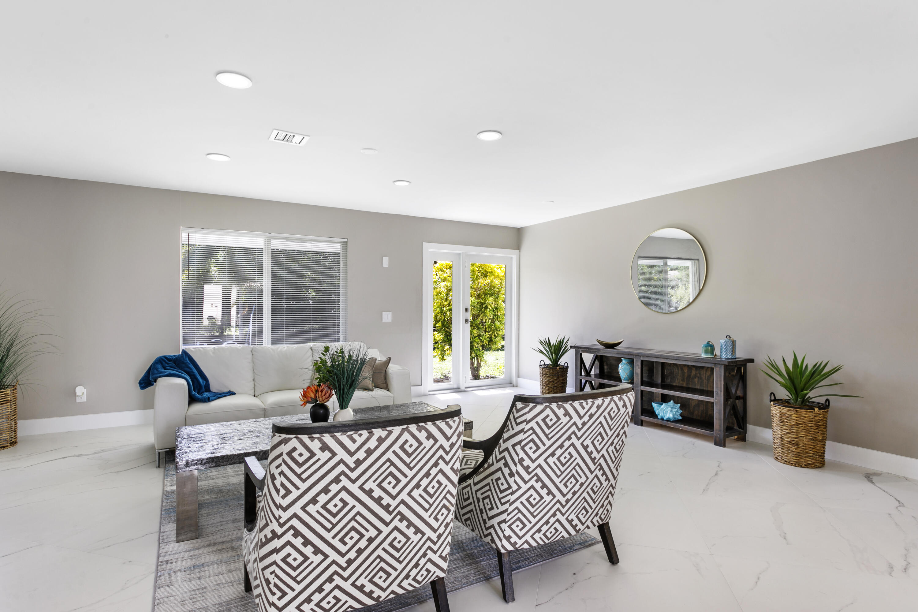 5200 Club Road Haverhill, FL 33415 - Photo 17 of 33 15-Recessed Lighting