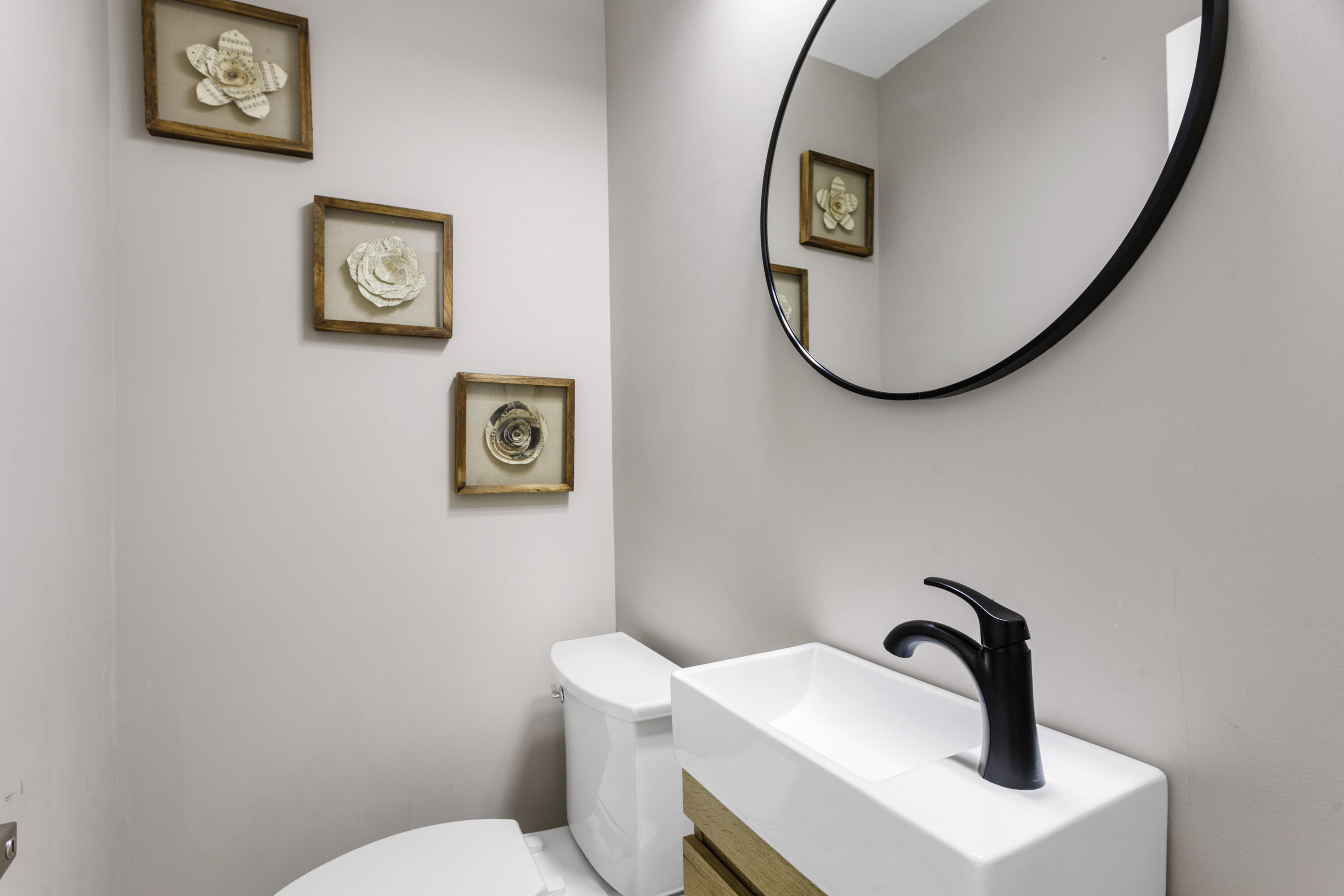 5200 Club Road Haverhill, FL 33415 - Photo 31 of 33 29-Powder Room