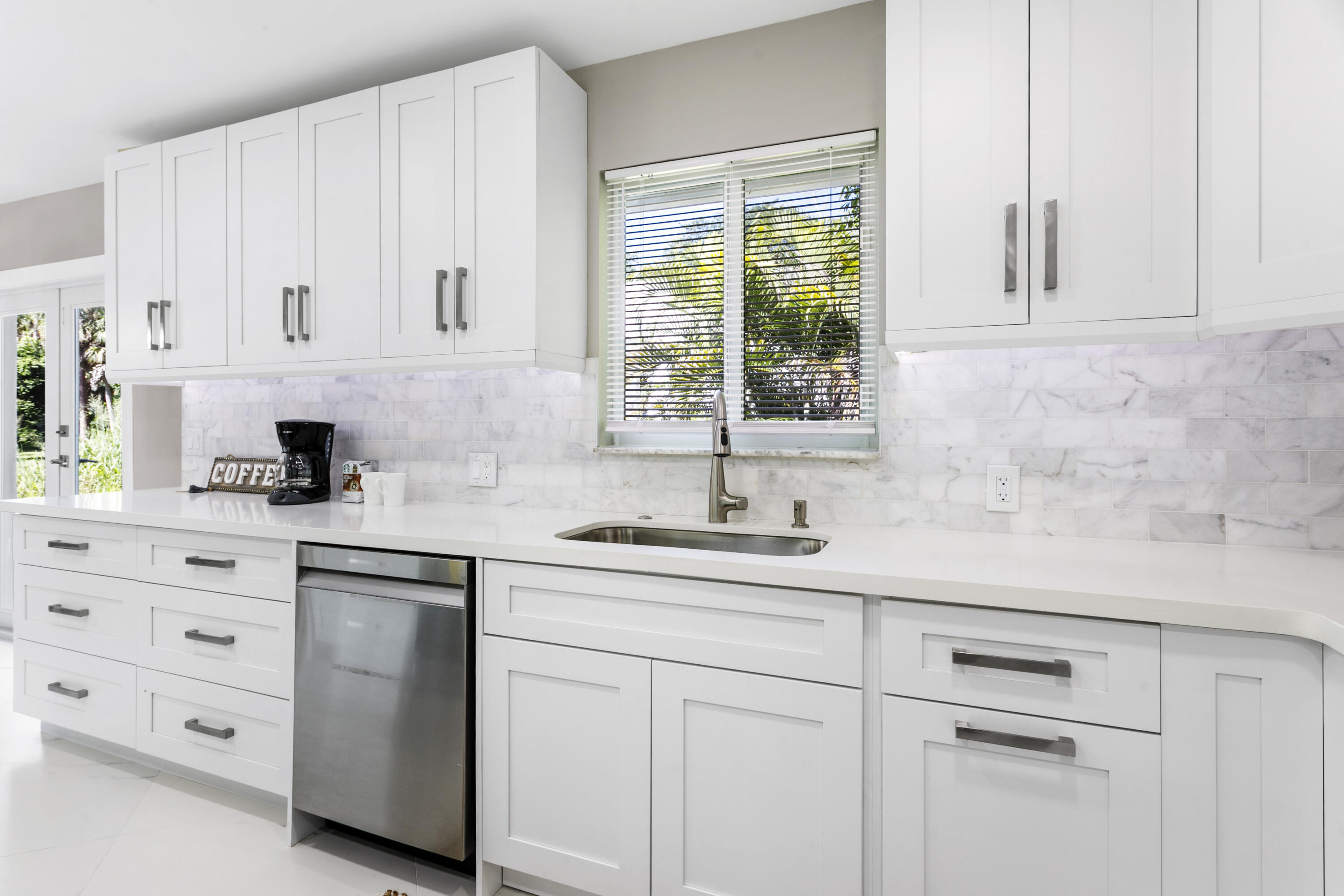 5200 Club Road Haverhill, FL 33415 - Photo 7 of 33 04-Natural Light