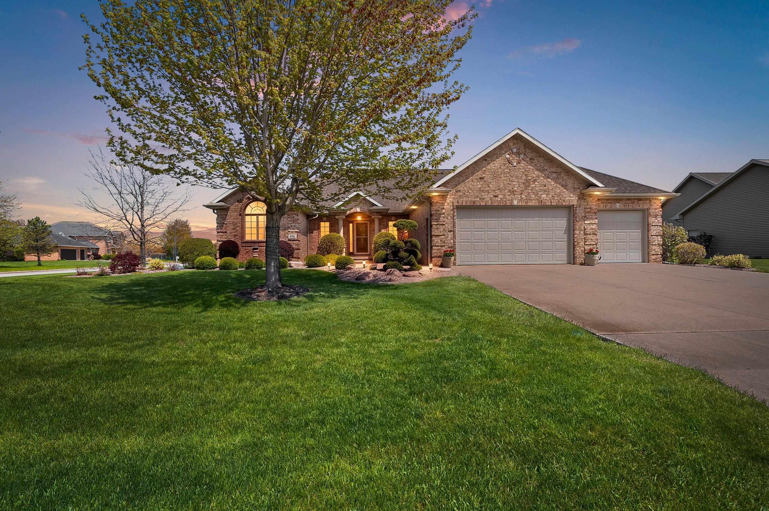 976 Springfield Drive De Pere, WI 54115 - Photo 2 of 83