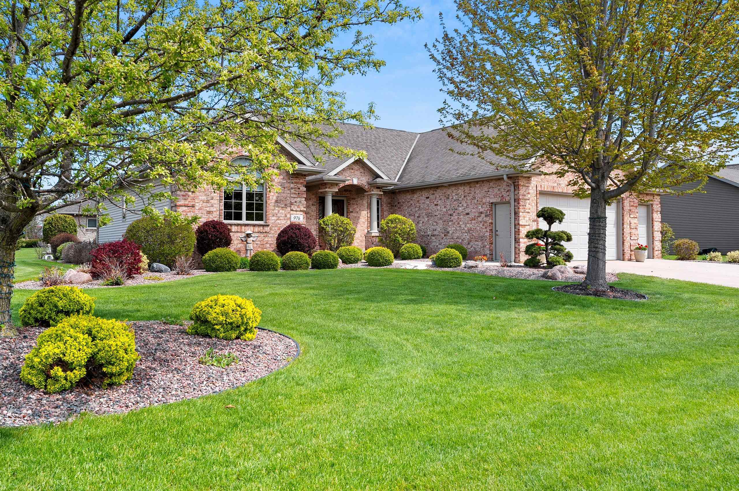976 Springfield Drive De Pere, WI 54115 - Photo 3 of 83