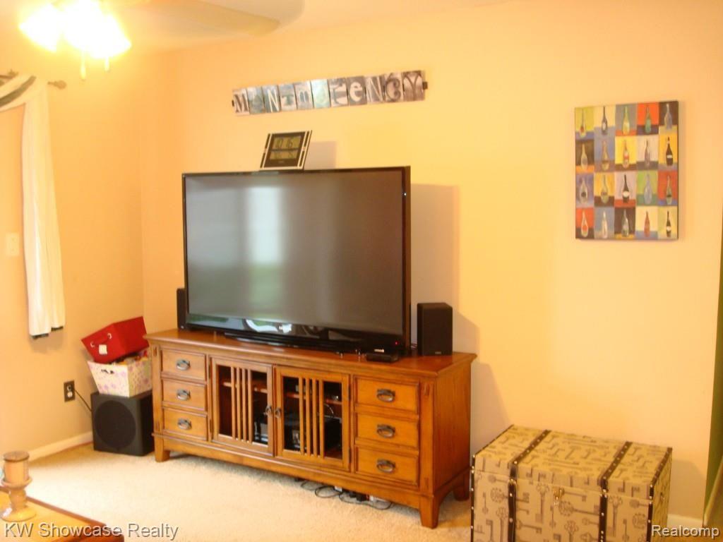 32363 Baintree Road Farmington Hills, MI 48334 - Photo 15 of 33
