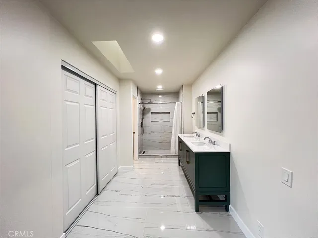 a view of kitchen with electric appliances