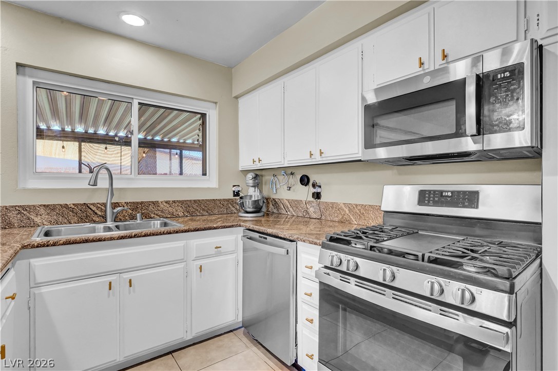 1102 Arapaho Way Boulder City, NV 89005 - Photo 15 of 50