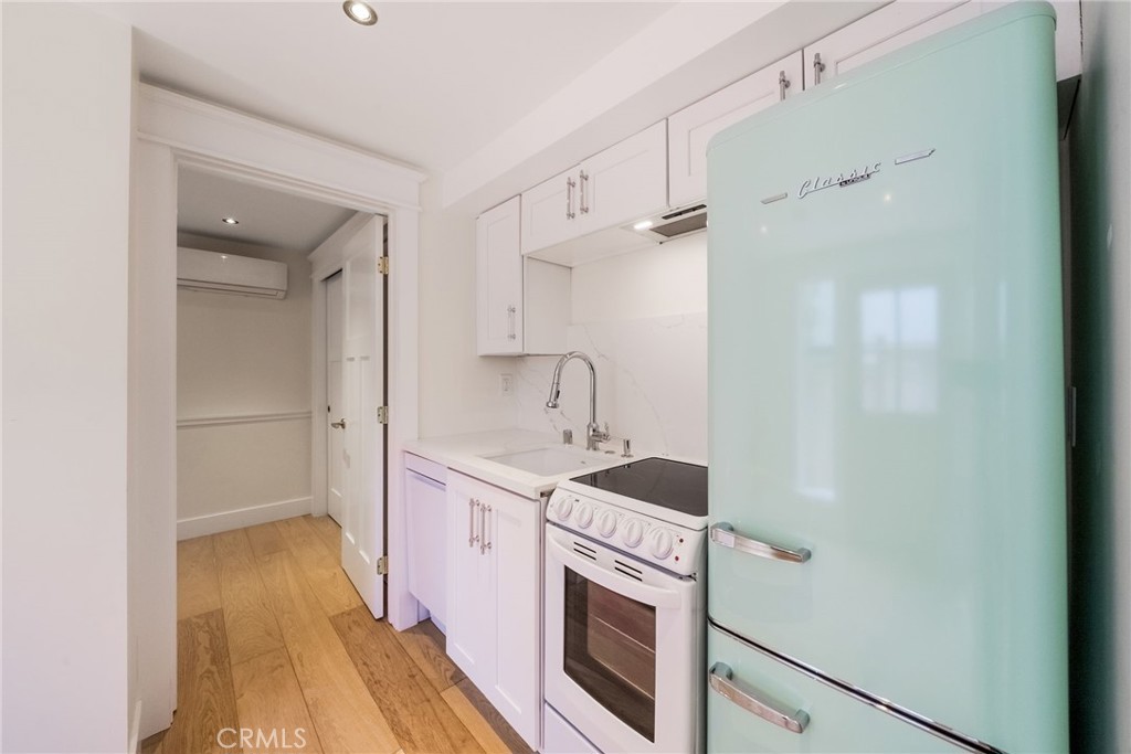 31729 Fairview Road, Unit LEFT Laguna Beach, CA 92651 - Photo 7 of 23