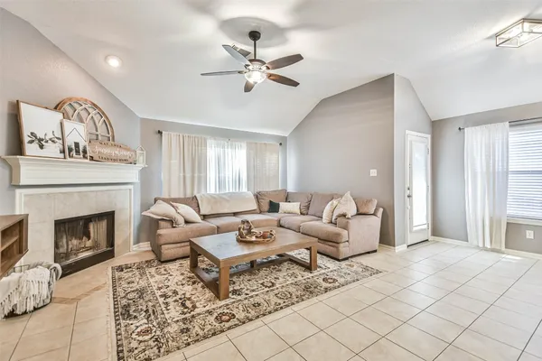 $2,300 | 4214 Maidenhead Drive, Pasadena, TX 77504
