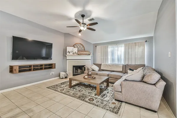 $2,300 | 4214 Maidenhead Drive, Pasadena, TX 77504