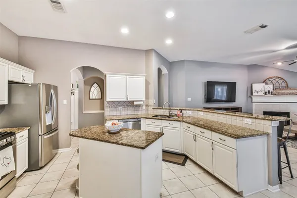 $2,300 | 4214 Maidenhead Drive, Pasadena, TX 77504