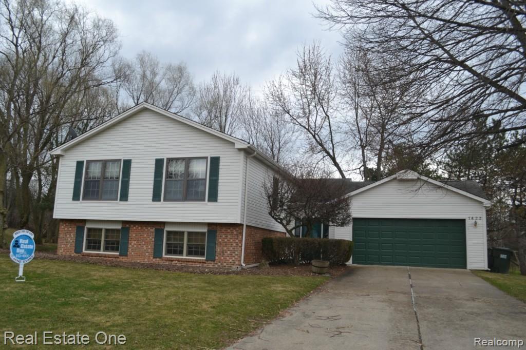 1423 Deerhurst Court Rochester Hills, MI 48307 - Photo 1 of 20