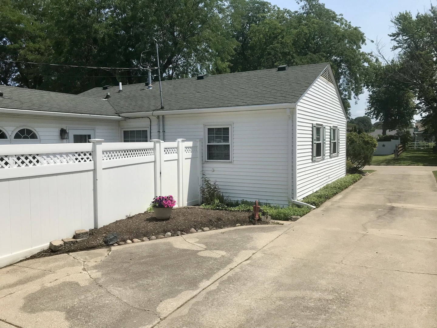1714 Pike Street Peru, IL 61354 - Photo 4 of 26