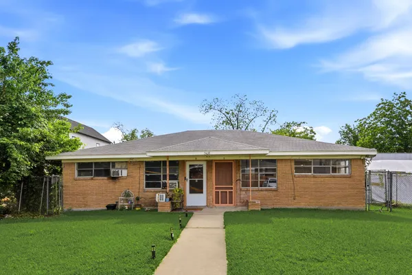 $750 | 3408 East Lockwood Drive, Unit 1, Houston, TX 77026