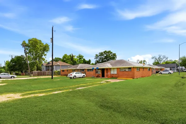 $750 | 3408 East Lockwood Drive, Unit 1, Houston, TX 77026