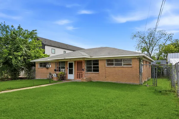 $750 | 3408 East Lockwood Drive, Unit 1, Houston, TX 77026